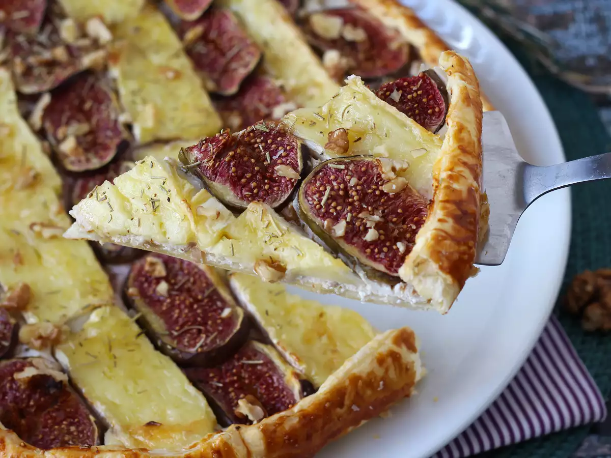 Tarte fine aux figues, brie et noix - photo 3