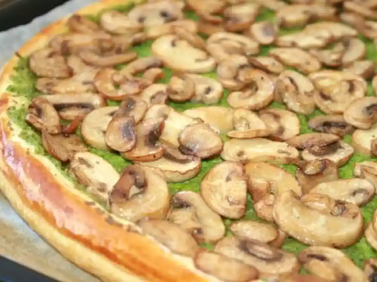 Tarte fine aux petits pois et aux champignons
