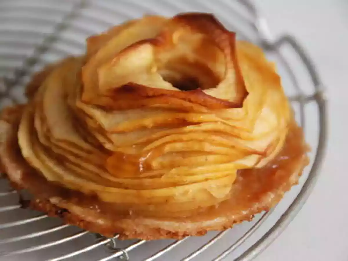 Tarte fine aux pommes en caramel, comme un chef