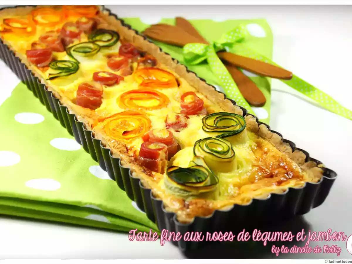 Tarte fine aux roses de légumes et jambon