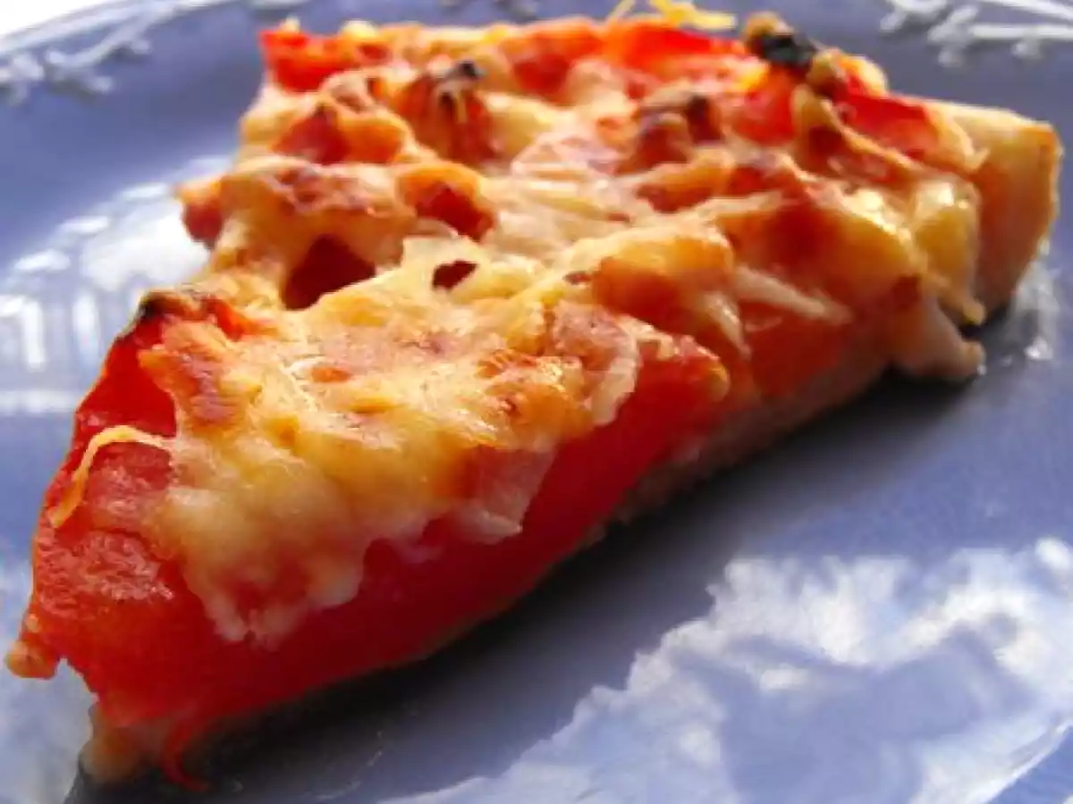 Tarte fine aux tomates et aux lardons et à la raclette