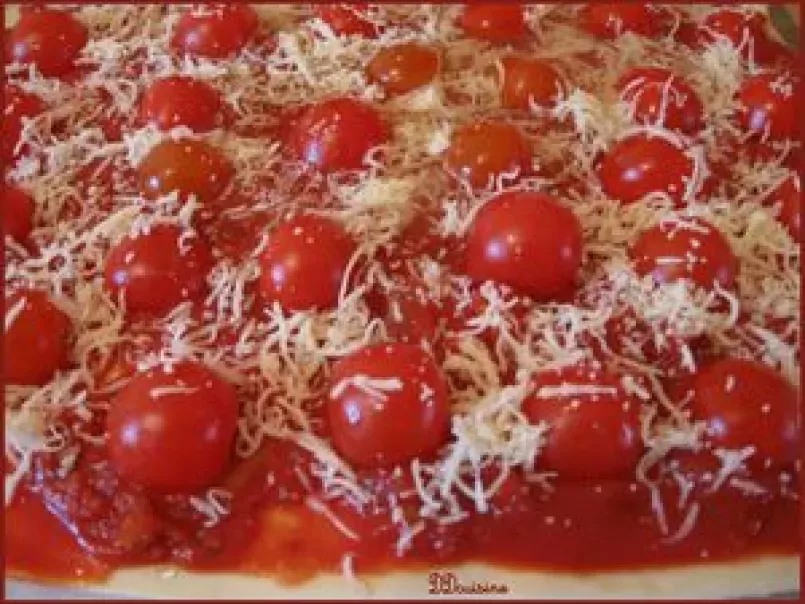 Tarte fine façon pizza à la tomate et à l'oeuf, photo 1