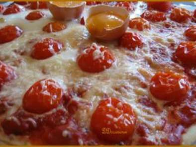 Tarte fine façon pizza à la tomate et à l'oeuf, photo 2