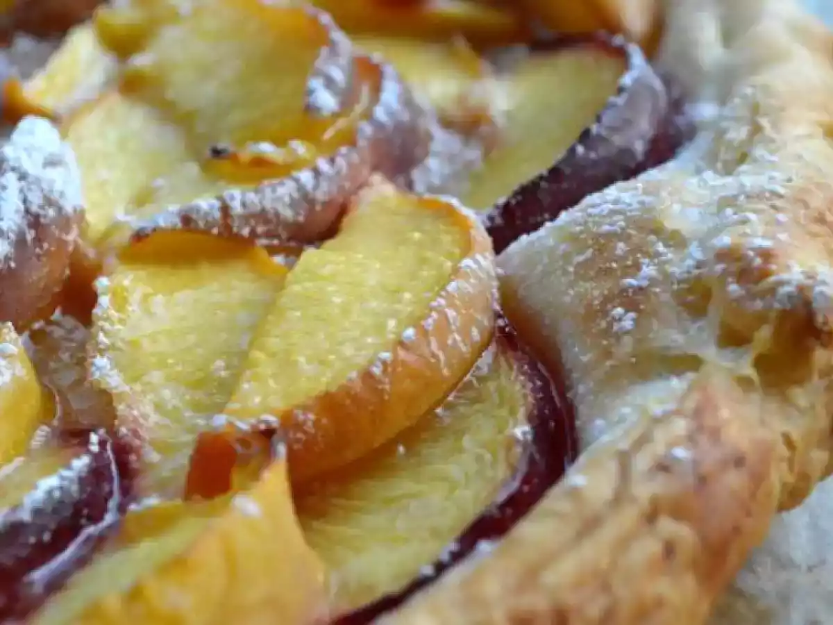 Tarte fine pêches et nectarines