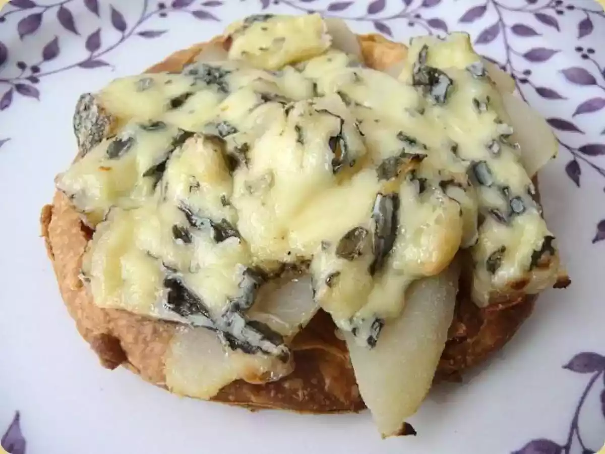 Tarte fine poires fourme d'Ambert