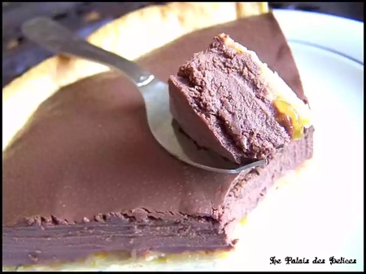 Tarte fondante au chocolat noir et confiture d'abricot