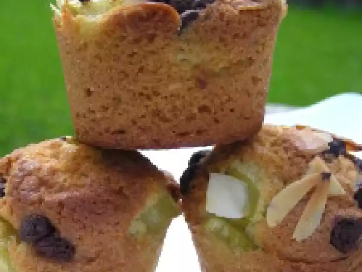 Tarte meringuée à la rhubarbe sur pâte sablée aux noisettes - photo 2