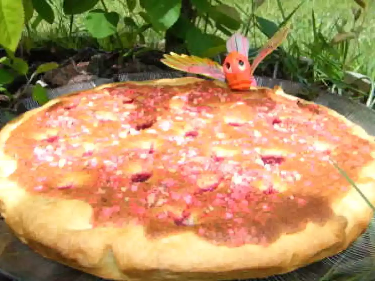 Tarte noix de coco, framboises et pralines roses