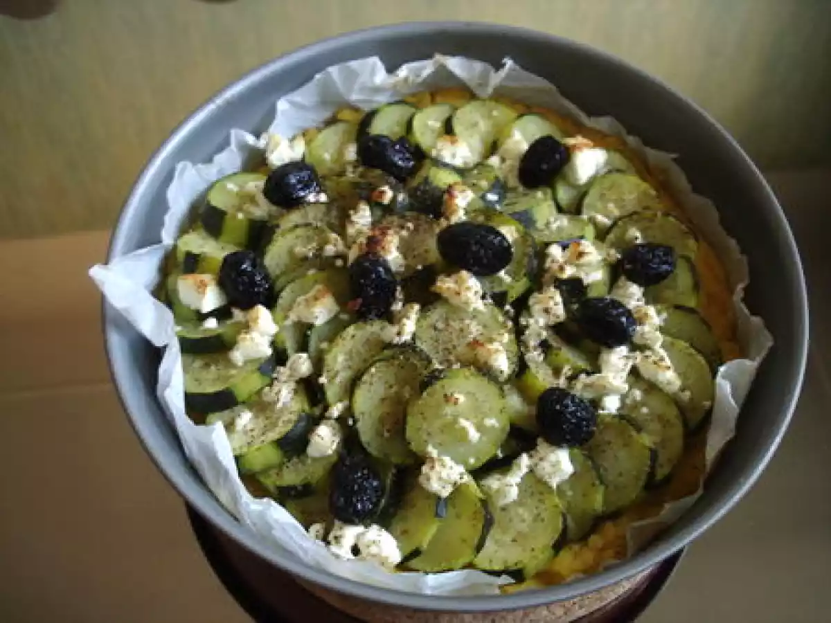 Tarte polenta courgettes feta olives