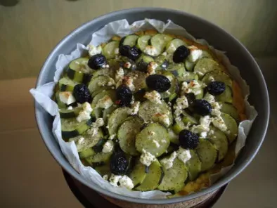 Tarte polenta courgettes feta olives