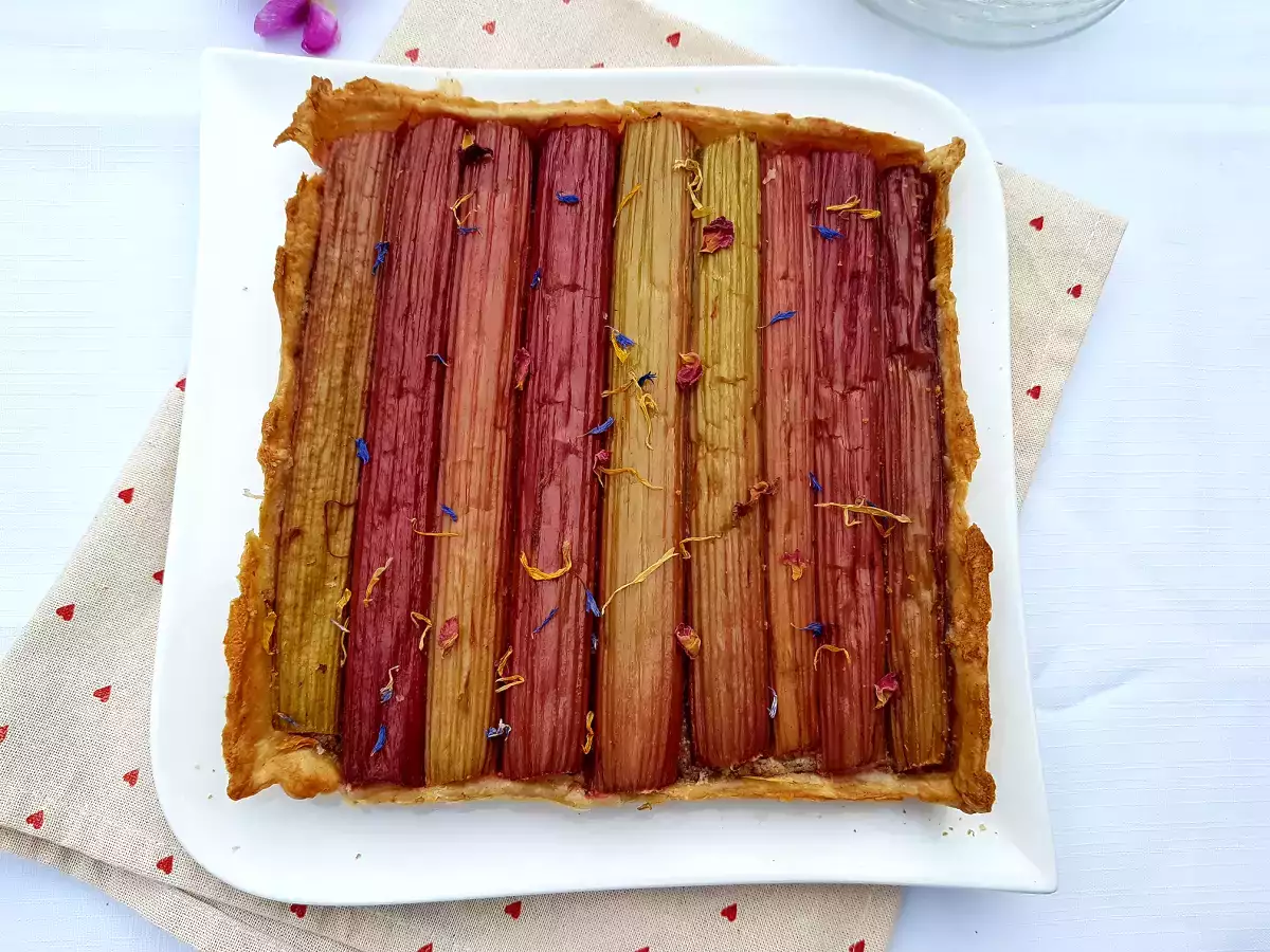 Tarte rhubarbe sur crème de noisettes - photo 3