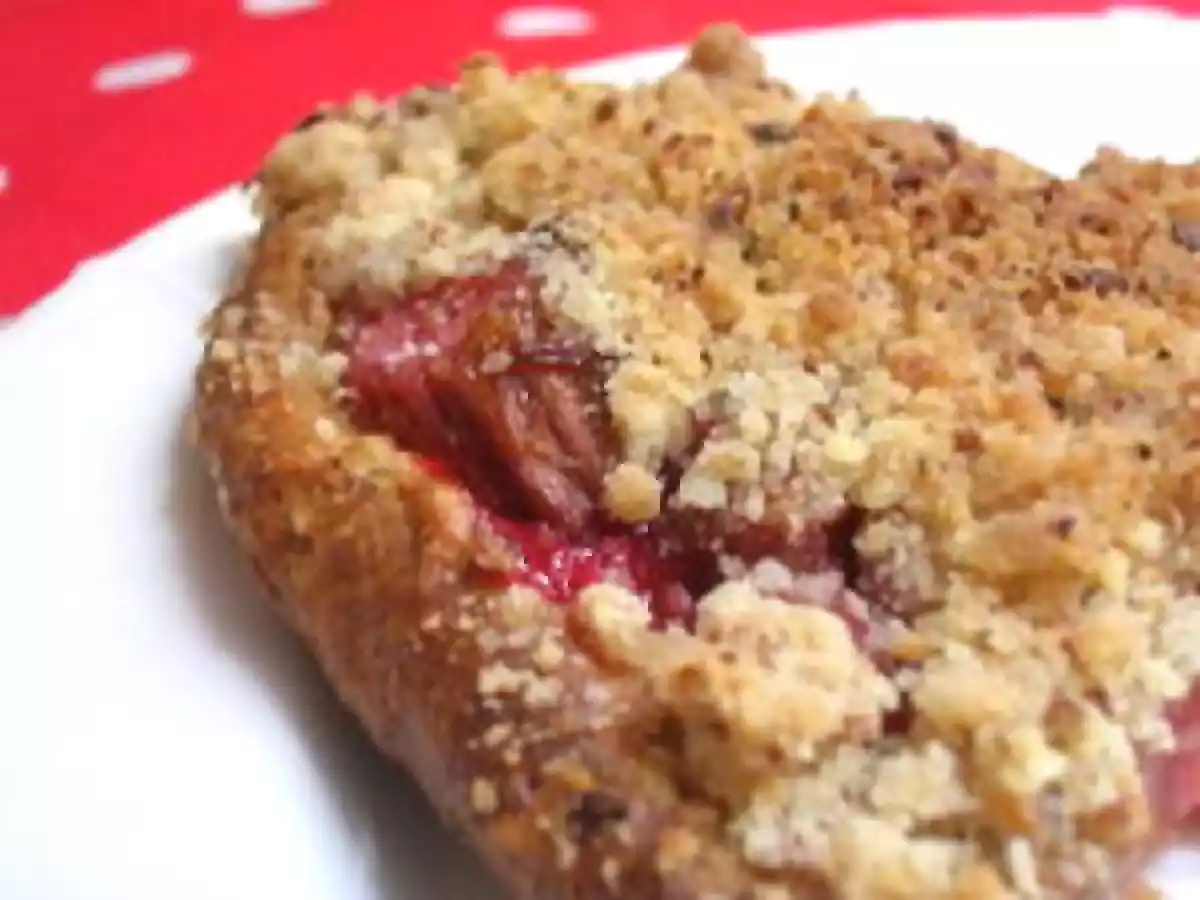 Tarte rustique à la rhubarbe et son crumble à la noisette... - photo 2