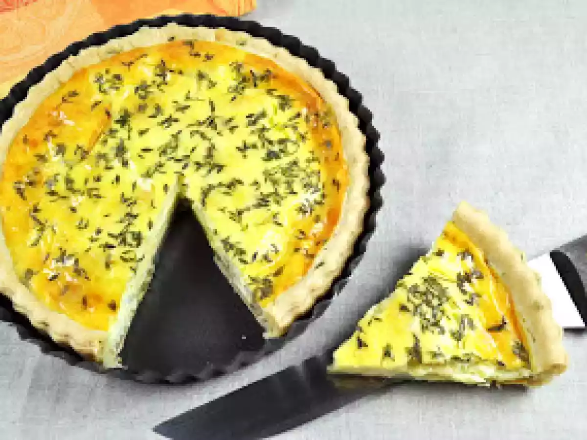 Tarte salée aux fromages de chèvre, thym et noix