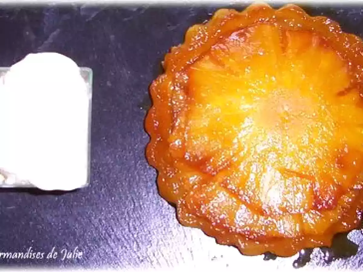 Tarte tatin à l'ananas, glace maison à la vanille