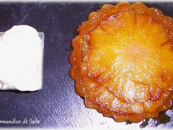 Tarte tatin à l'ananas, glace maison à la vanille