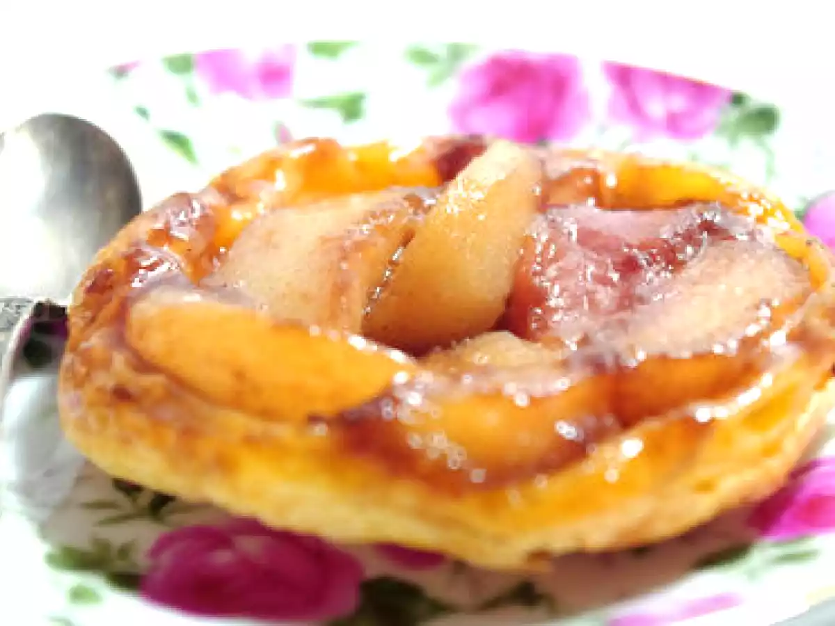 Tarte tatin à la pêche blanche