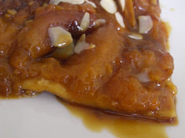 Tarte tatin aux abricots, amandes et caramel au beurre salé - photo 2