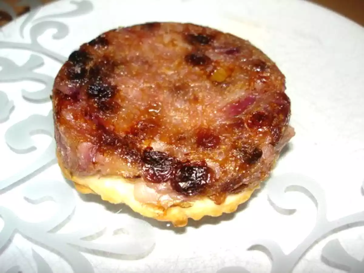 Tarte tatin aux oignons et aux raisins