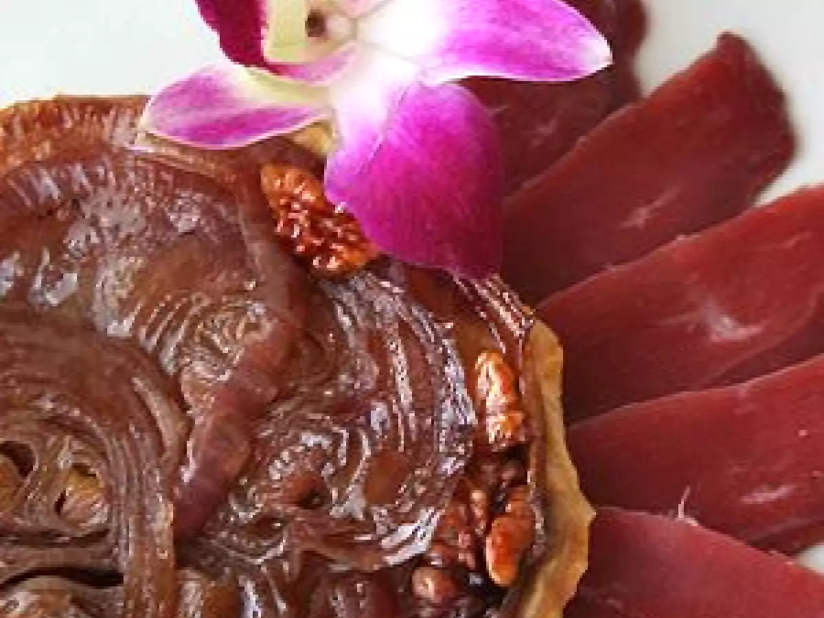 Tarte Tatin aux oignons rouges et noix