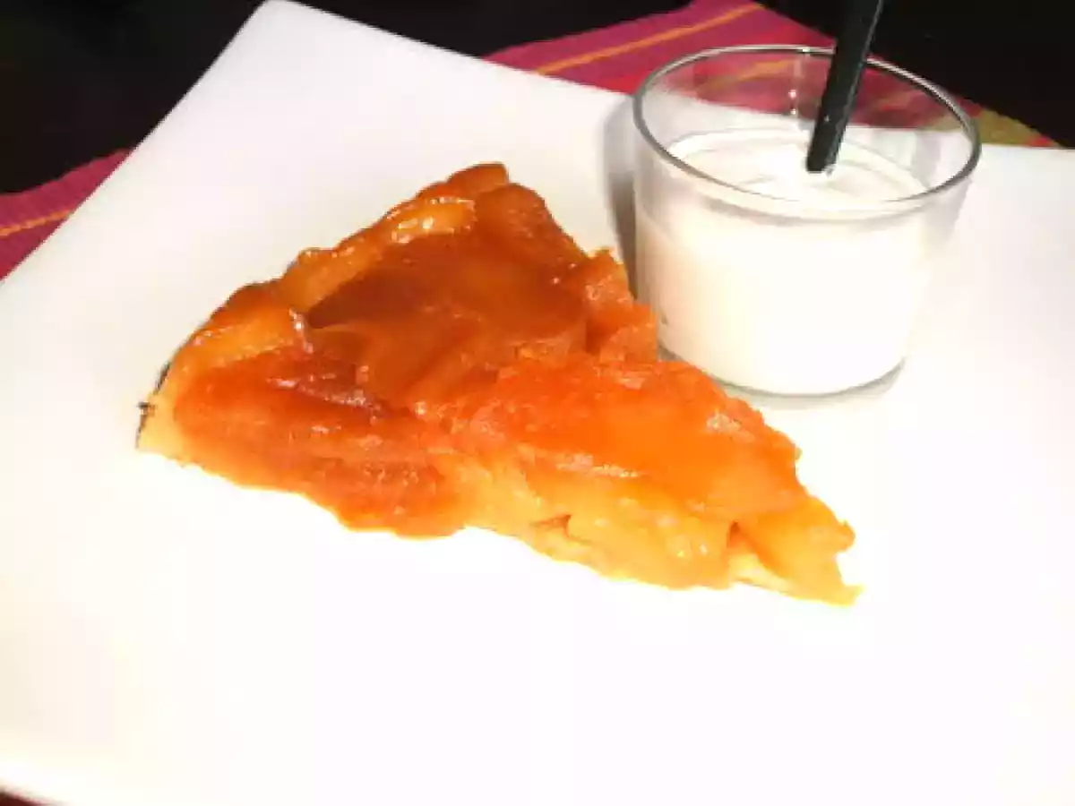Tarte tatin aux pommes, crème de yaourt à la vanille