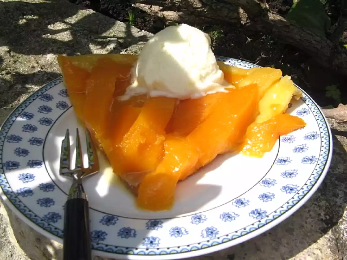 Tarte tatin Mangue et sa boule de glace ananas