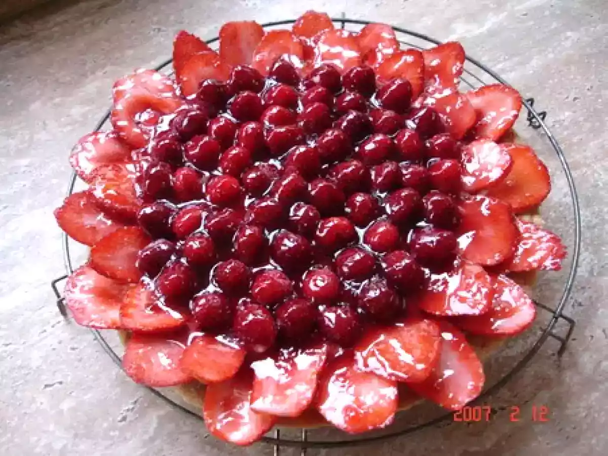 Tarte très sablée aux framboises et fraises