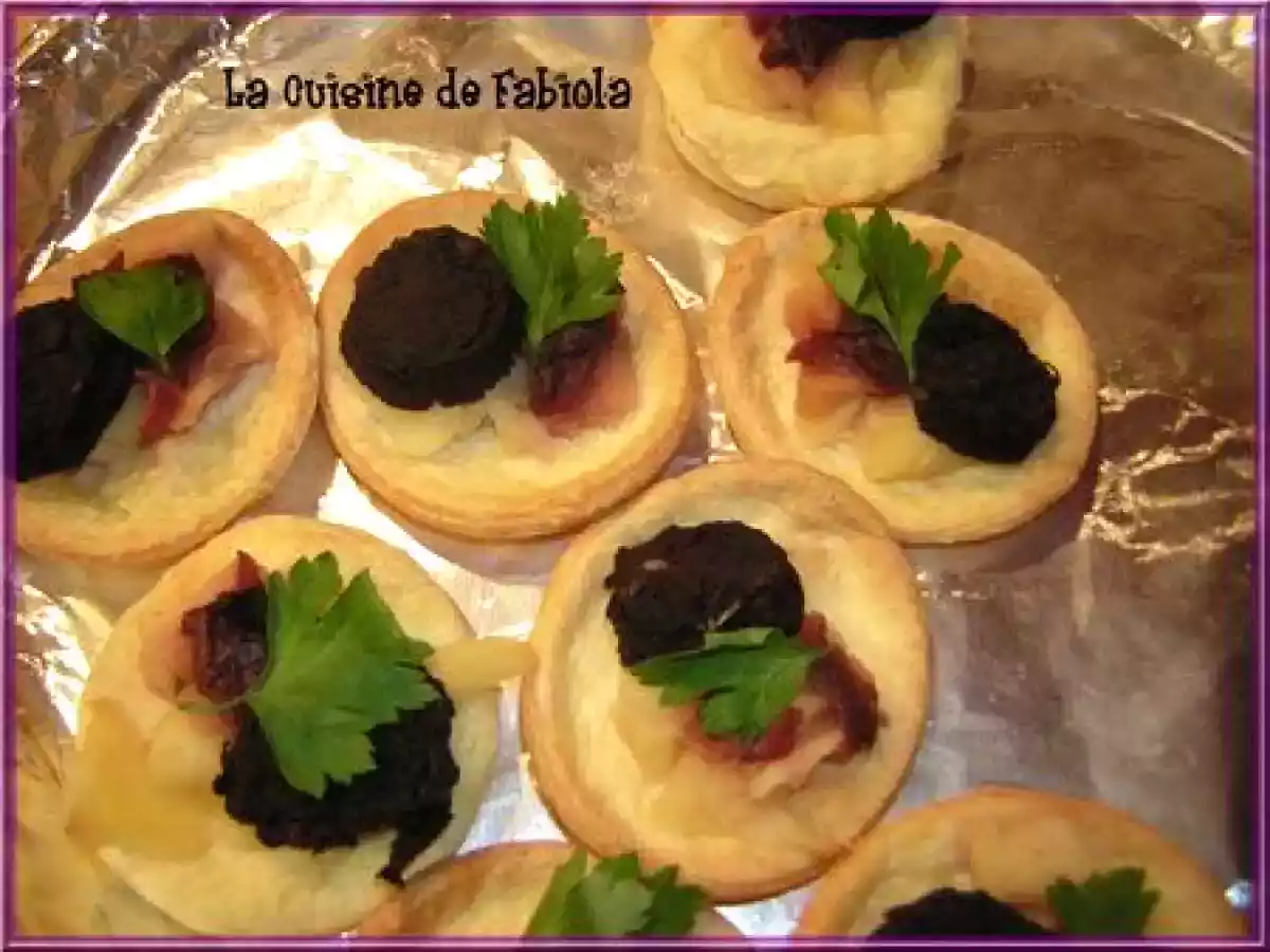 Tartelette de boudin noir aux pommes et confit d'oignon