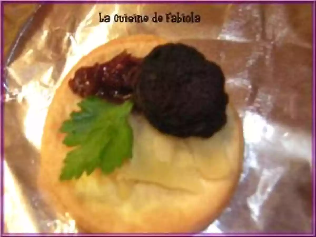 Tartelette de boudin noir aux pommes et confit d'oignon - photo 2