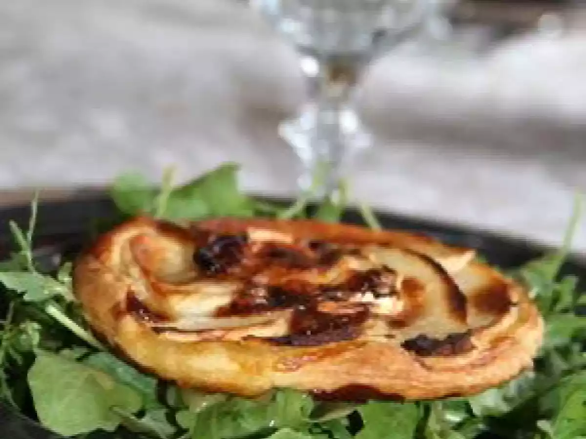 TARTELETTE FINE AUX POMMES ET AU CHEVRE ROQUETTE VINAIGRETTE AU MIEL - photo 2