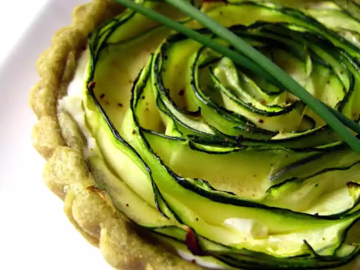Tartelettes au thé matcha et aux courgettes.