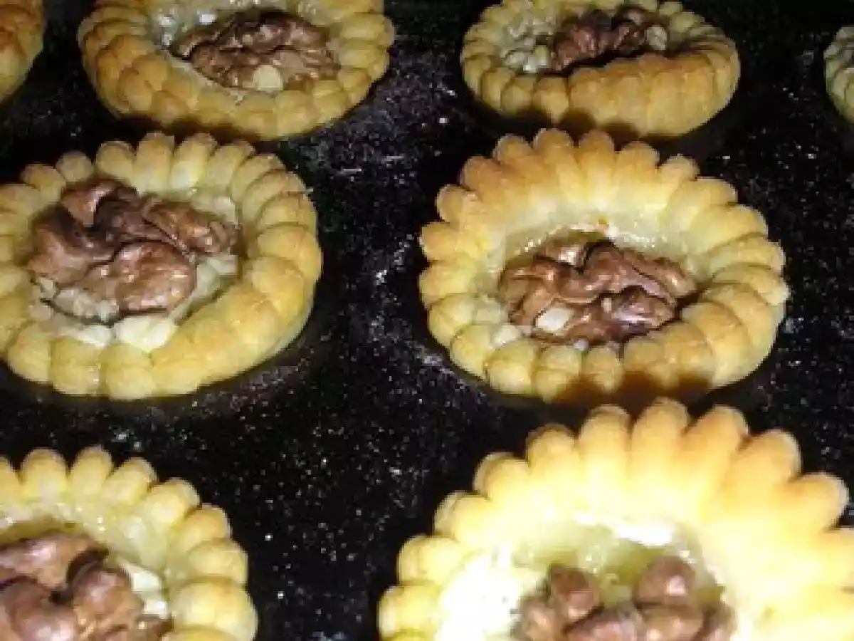 Tartelettes au tresana fines herbes et noix