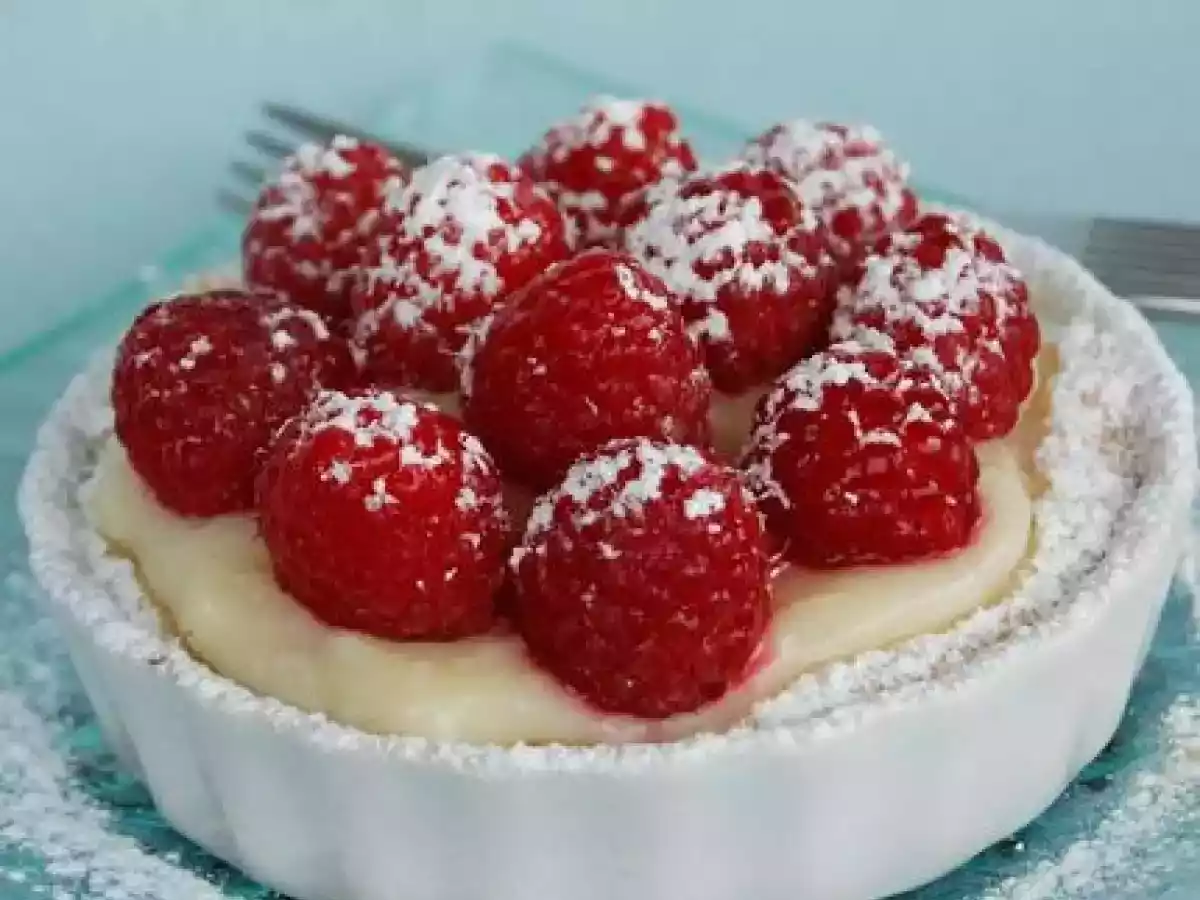 Tartelettes aux framboises sur crème d'amande, sans gluten ni lactose