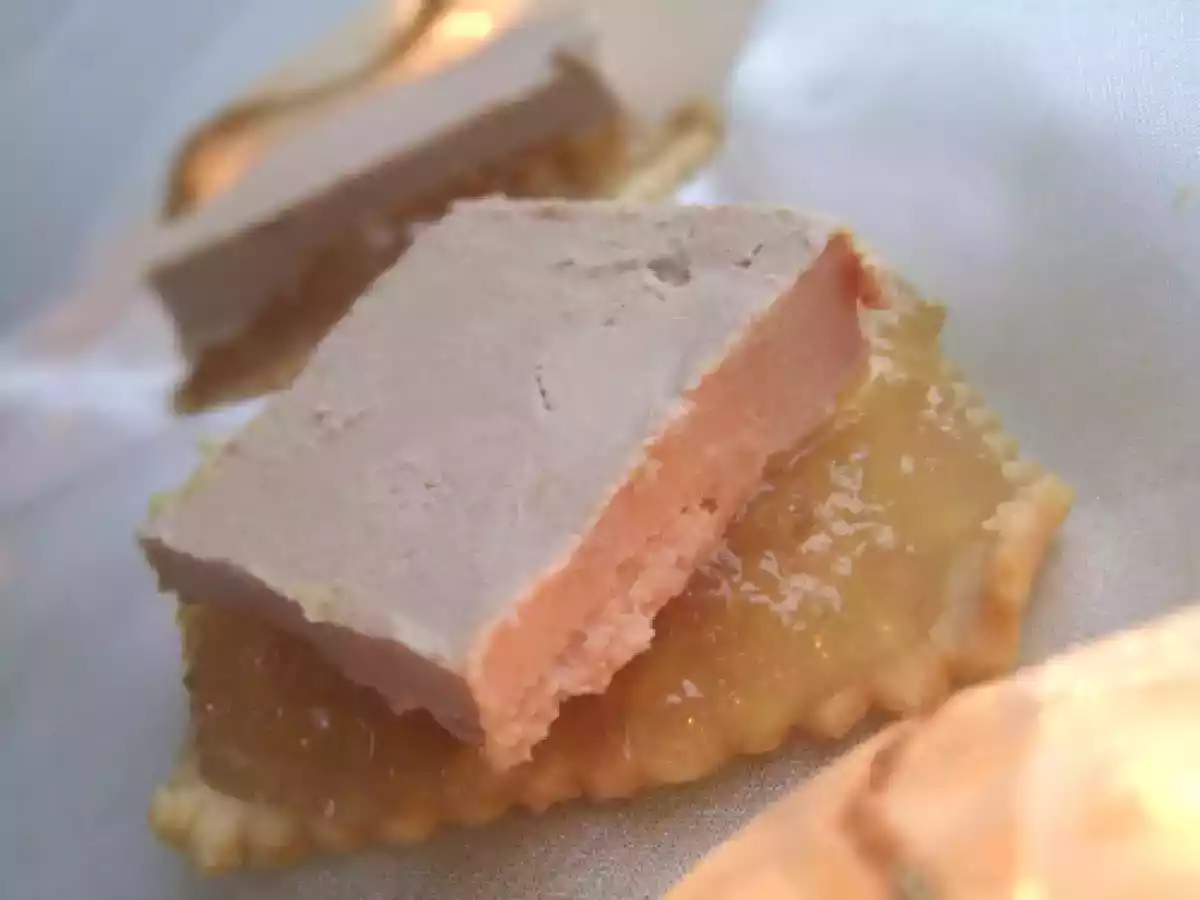 Tartelettes de foie gras à la compotée d?oignons