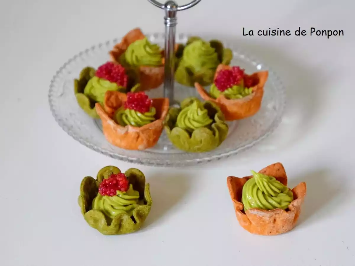 Tartelettes garnies de crème d'avocat