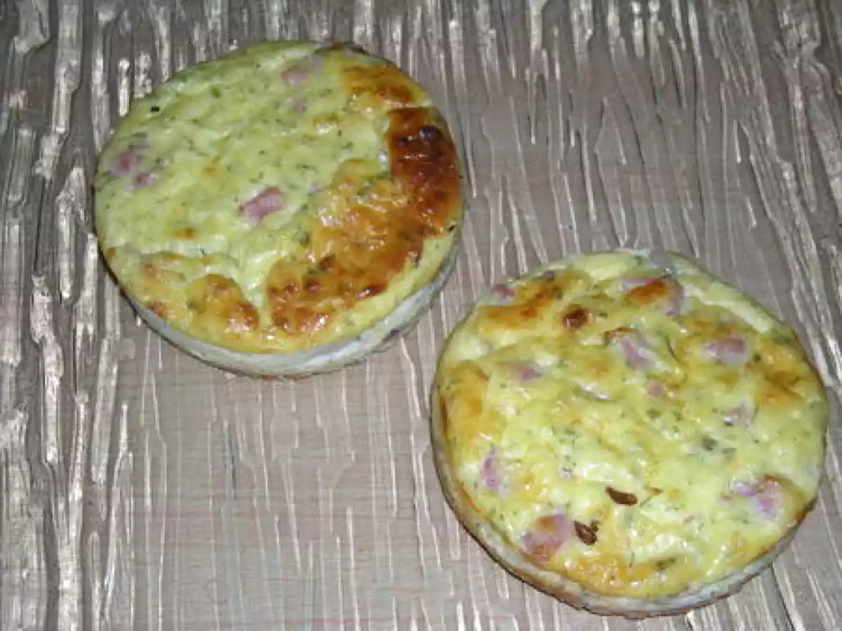 Tartelettes soufflées au jambon et au fromage