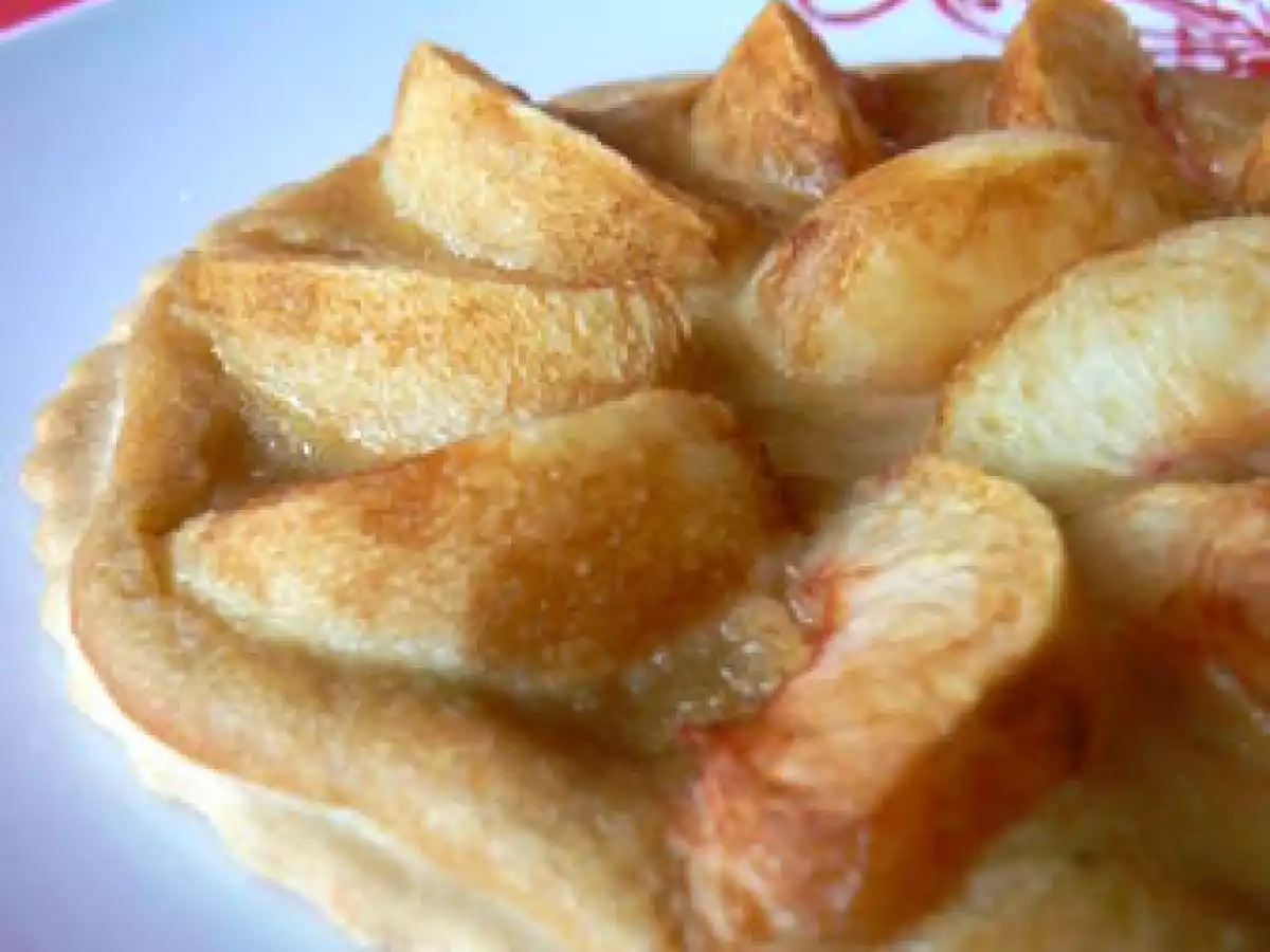 Tartes fines aux pèches à la crème d'amandes