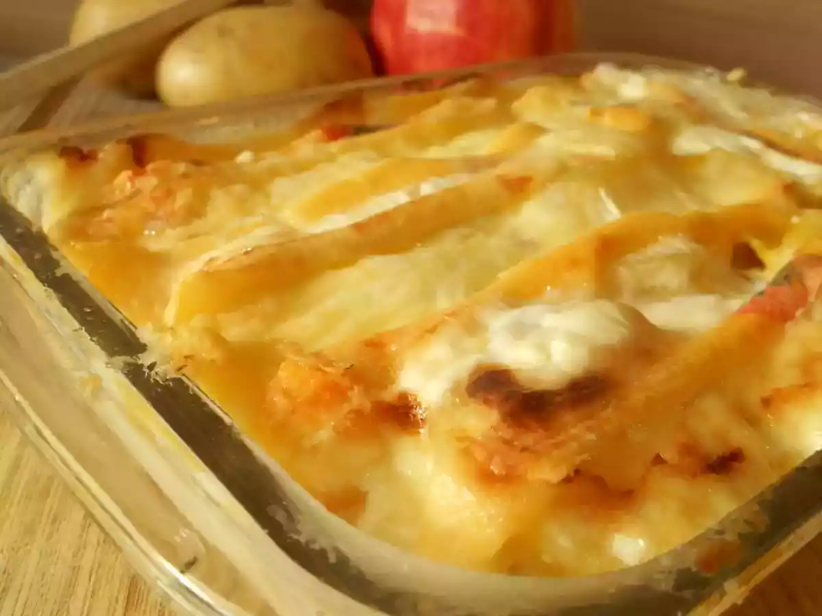 TARTIFLETTE AUX DEUX POMMES