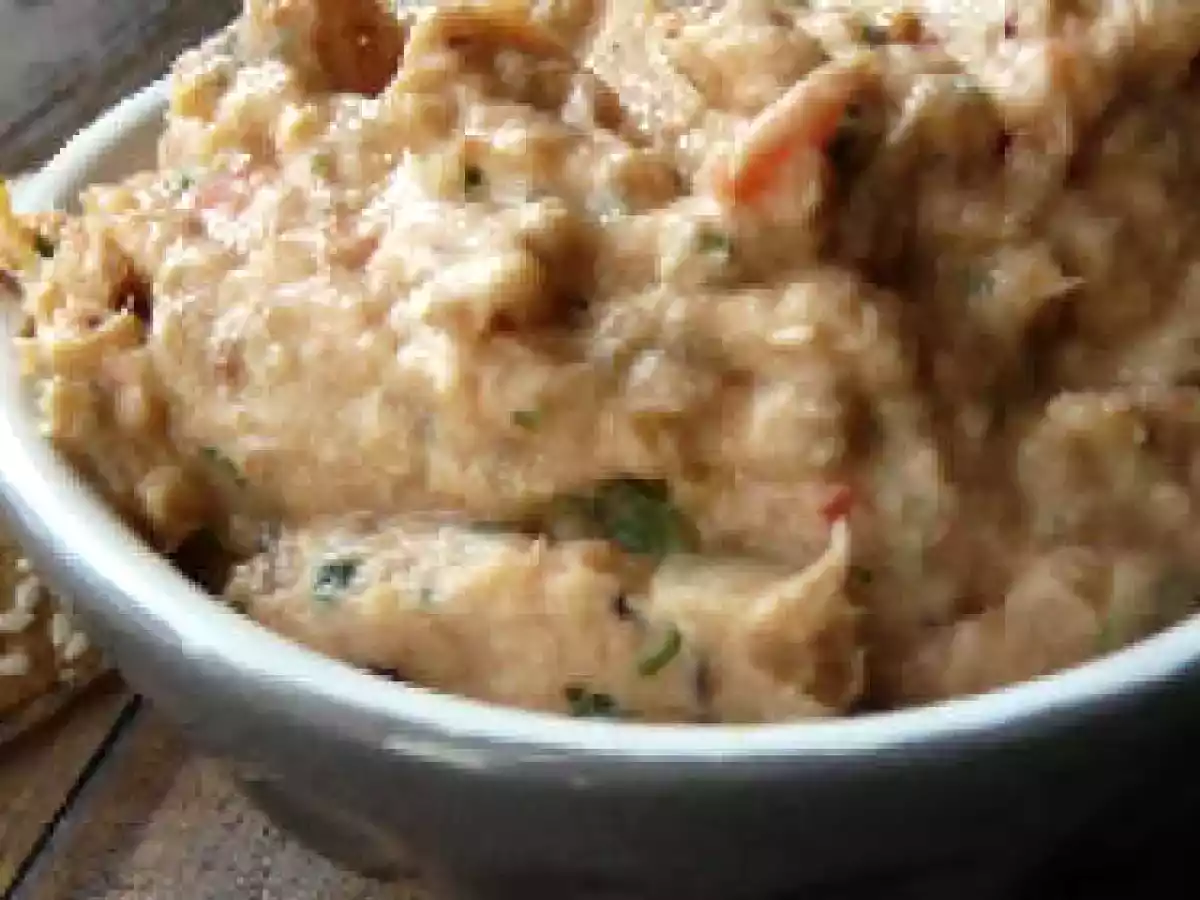 Tartinade au poivron rouge, thon et coriandre