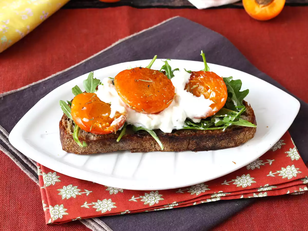 Tartine abricots rôtis, roquette et burrata - photo 5