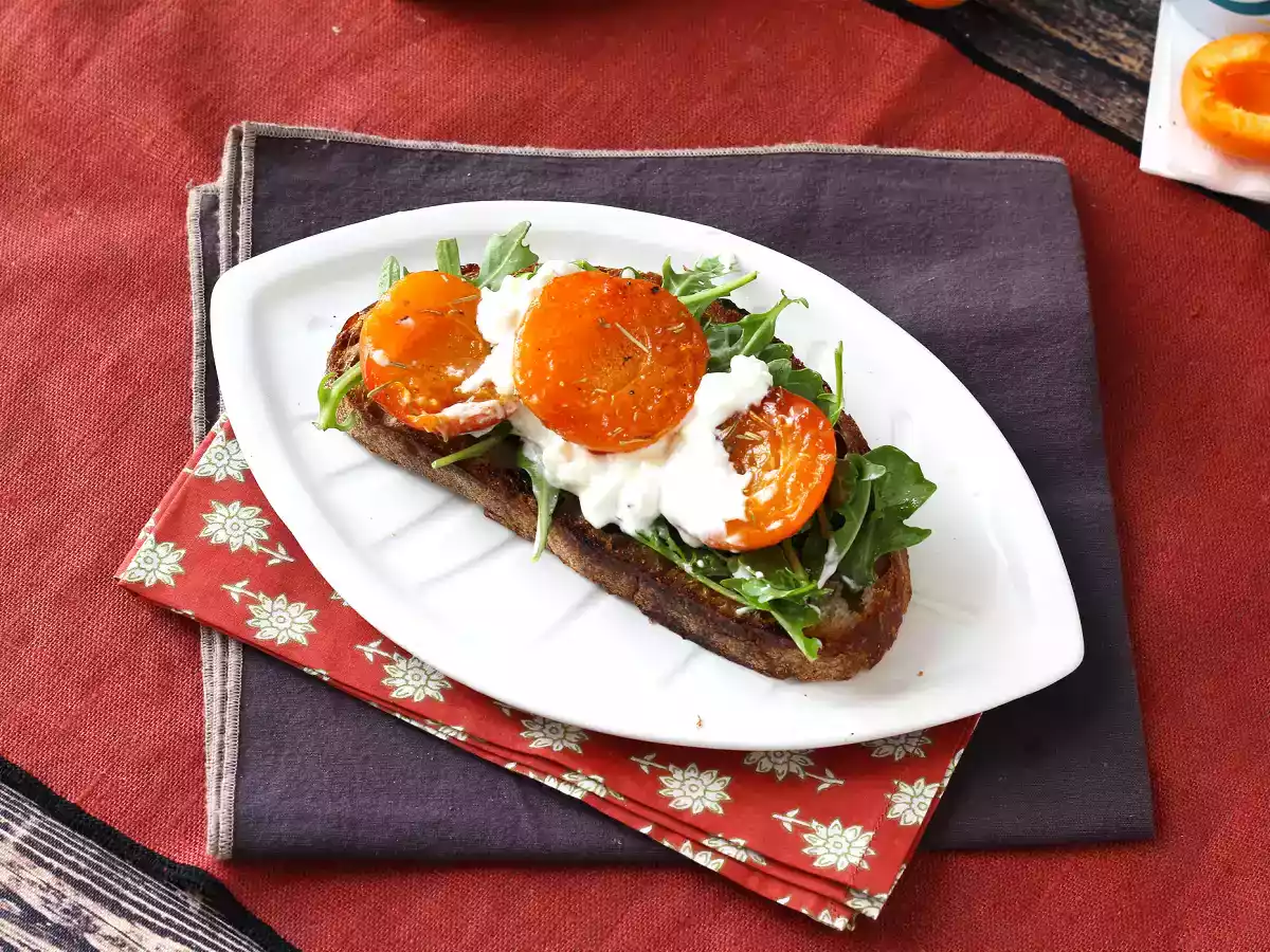 Tartine abricots rôtis, roquette et burrata - photo 3