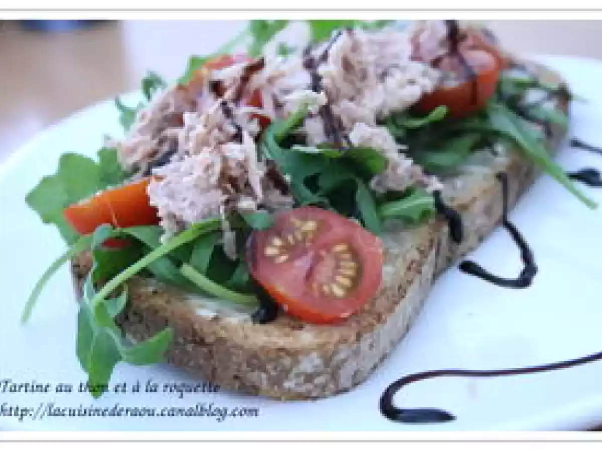 Tartine au thon et à la roquette