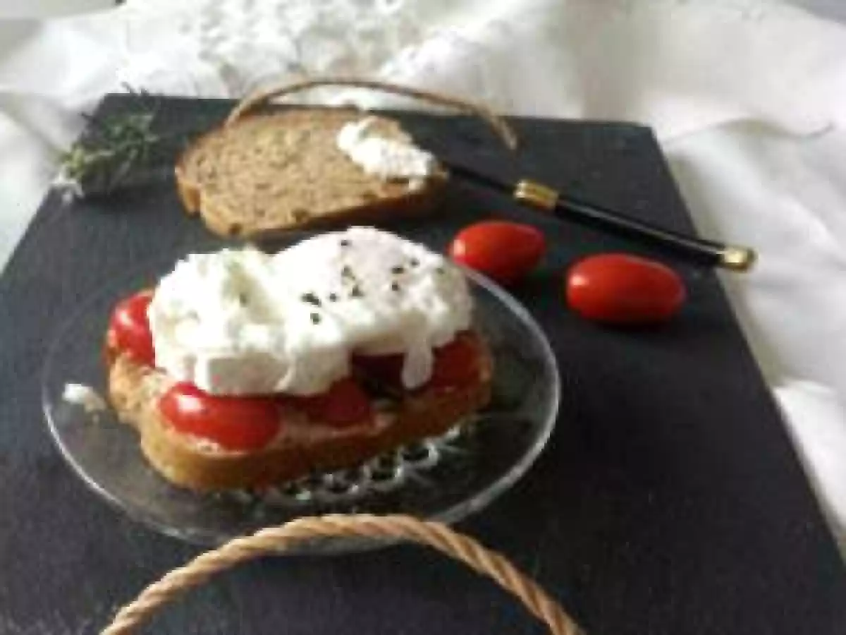 Tartine tomates-chèvre-romarin et oeuf poché - photo 3