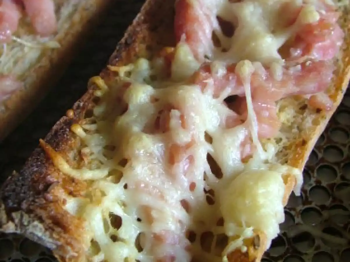 Tartine vide frigo aux lardons et au fromage