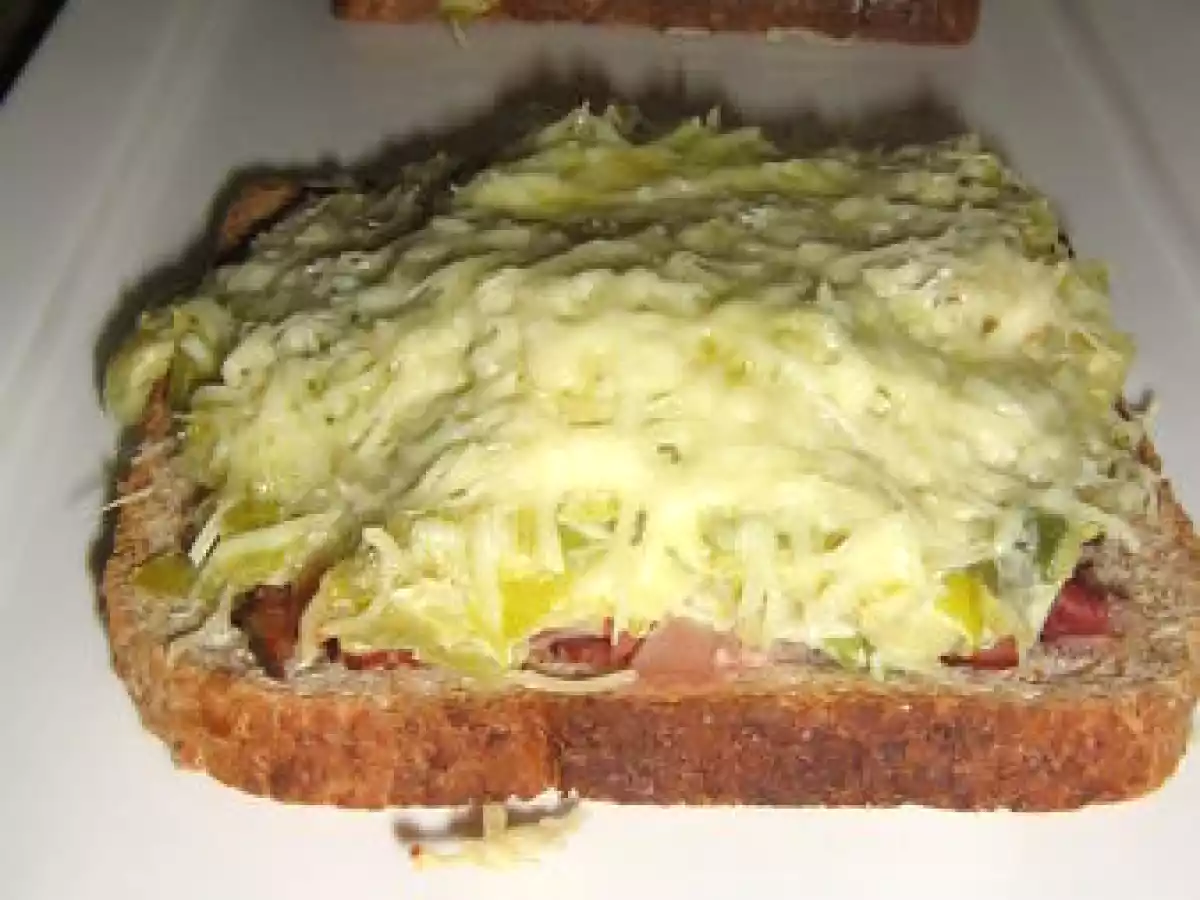 Tartines à la fondue de poireaux