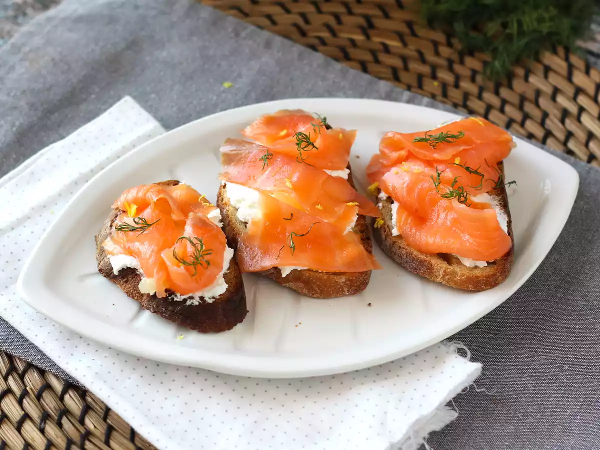 Tartines au fromage de chèvre frais et saumon fumé - photo 4