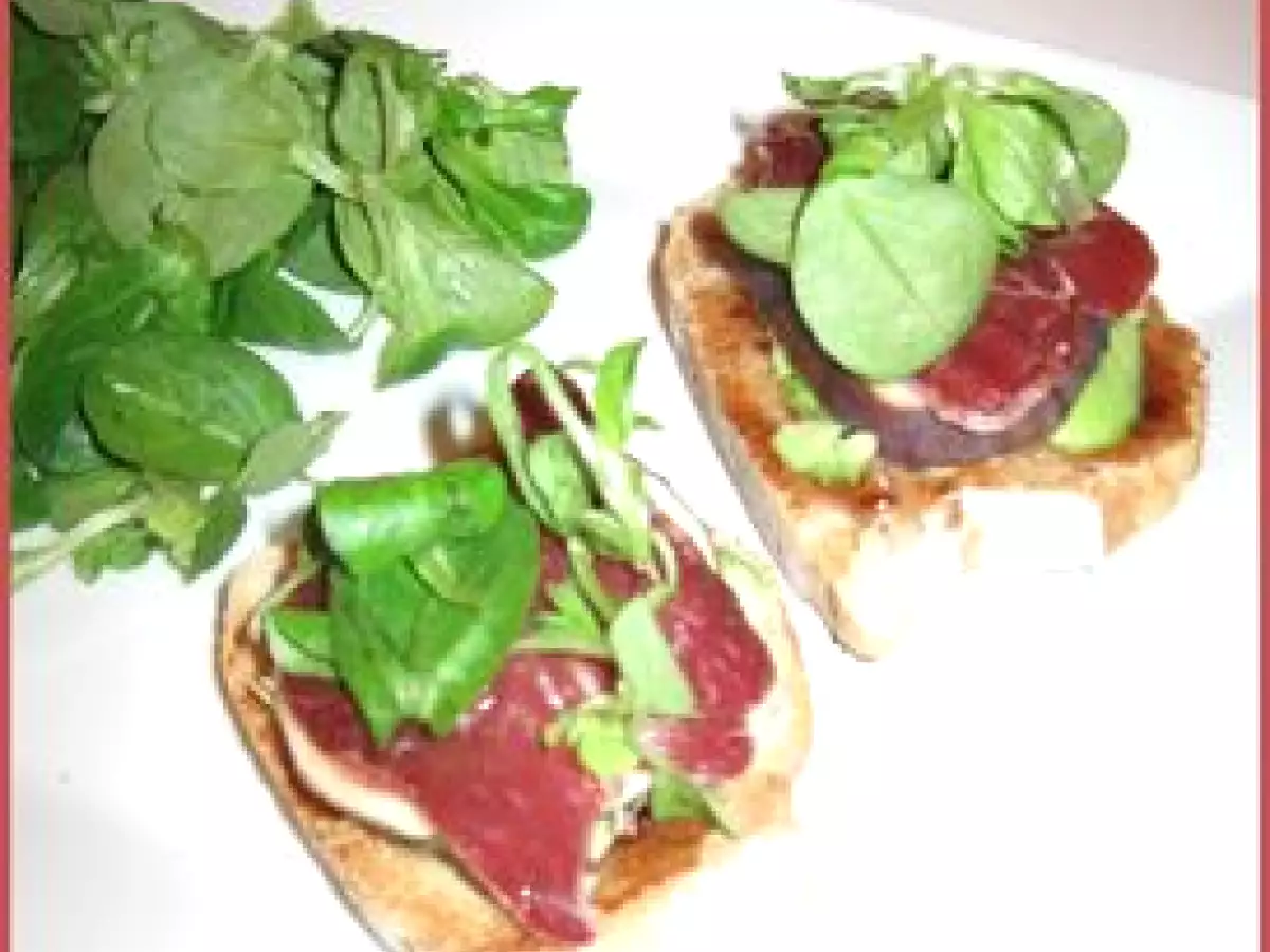 Tartines au magret de canard et figues pour un entrée vite préparée - photo 2