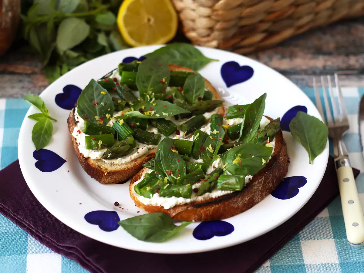 Tartines aux asperges, ricotta, citron et basilic - photo 3