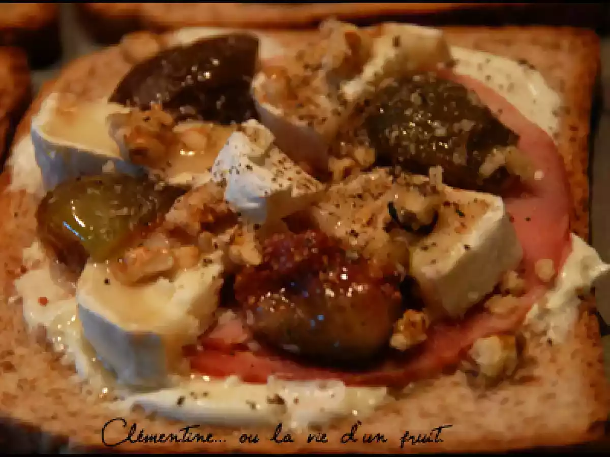 Tartines chèvre, miel, figues et noix