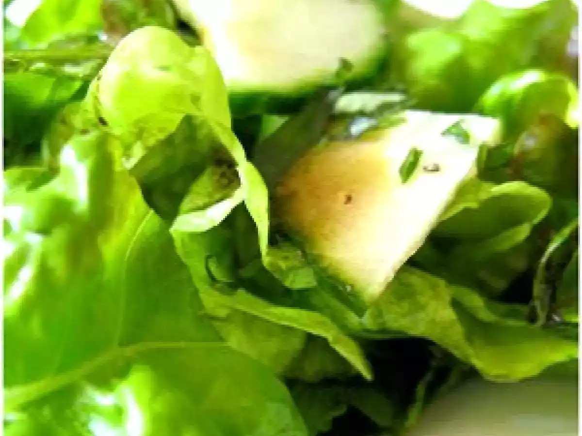 Tartines de pain aux noix à la mozzarella di bufala et et aux raisins frais - photo 3