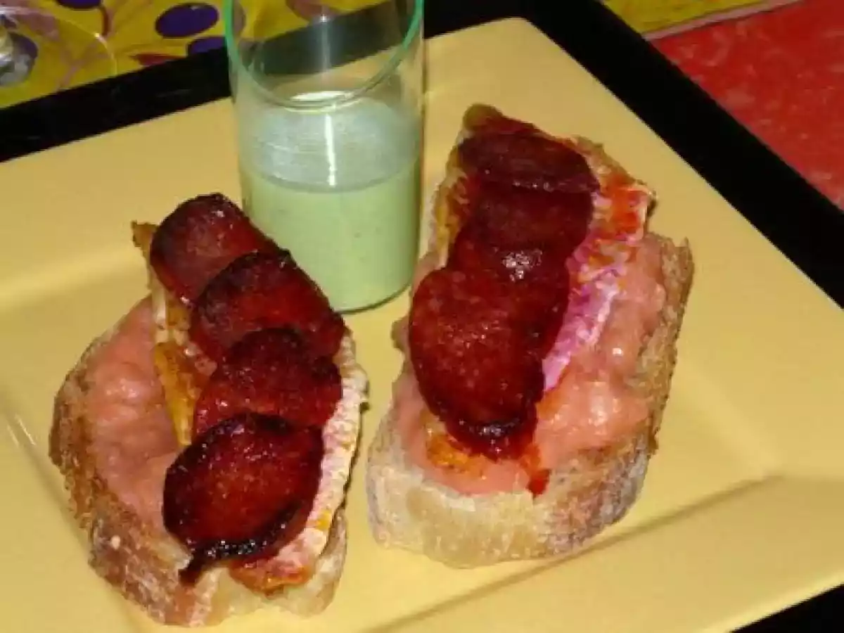 TARTINES DE ROUGETS, ECAILLES CHORIZO ET SAUCE PETITS POIS-MENTHE